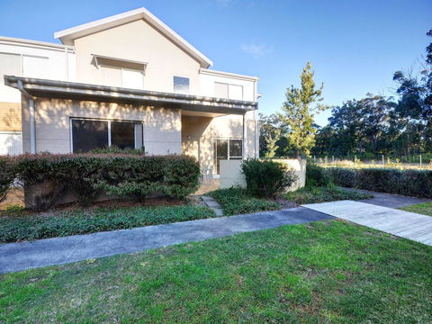 Stunning Holiday Townhouse - Geraldton Accommodation 0