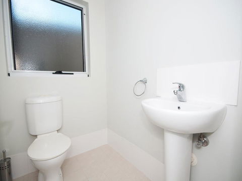 Stunning Holiday Townhouse - Geraldton Accommodation 2