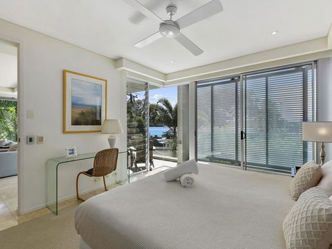 Stunning Riverfront Apartment In Noosaville - Unit 2 Wai Cocos 215 Gympie Terrace - Geraldton Accommodation 1
