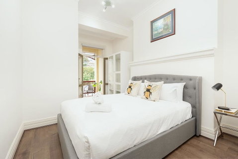 STUNNING SYDNEY HOME 10 - Geraldton Accommodation 2