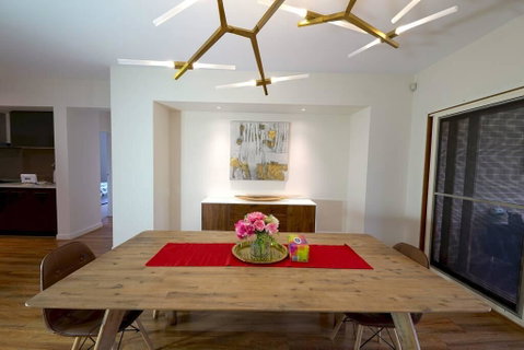 Stylish Luxe House For Big Group Near Shopping Center - Geraldton Accommodation 2