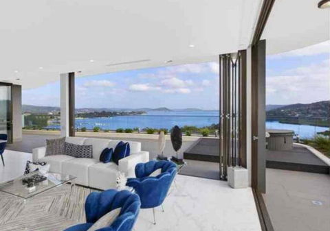 Stylish Penthouse With Views & Jacuzzi - Geraldton Accommodation 1