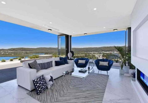 Stylish Penthouse With Views & Jacuzzi - Geraldton Accommodation 0