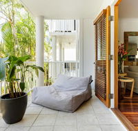 Stylish Tropical Oasis Apartment with Hot Tub and Four Pools - Geraldton Accommodation