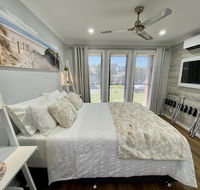 STYLISH UNIT - CLOSE TO DREAMWORLD - Geraldton Accommodation