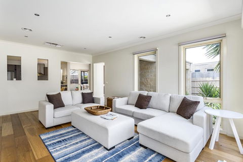 Summer Breeze - Geraldton Accommodation 0