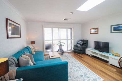 Sunflower Villa In Raffertys Resort - Geraldton Accommodation 2