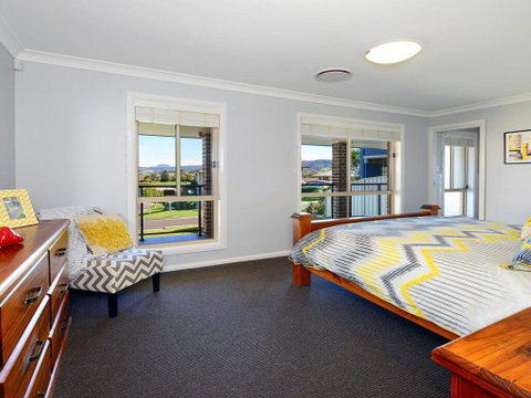 Sunset Over Neptune - Pet Friendly, 5 Min To Beach - Geraldton Accommodation 3