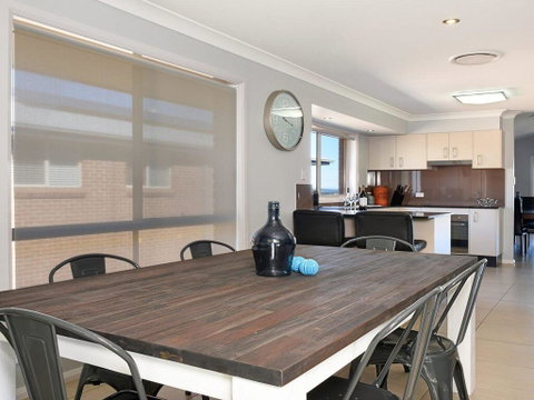 Sunset Over Neptune - Pet Friendly, 5 Min To Beach - Geraldton Accommodation 2
