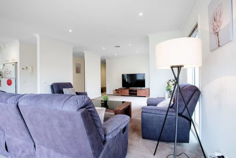 Superb Luxe 5BR House@Point Cook Near Lake - Geraldton Accommodation 3