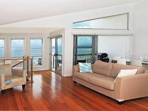 Surf Mist - Contemporary Seaside Duplex - Geraldton Accommodation 2
