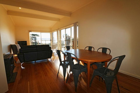 Surfside - Geraldton Accommodation 1