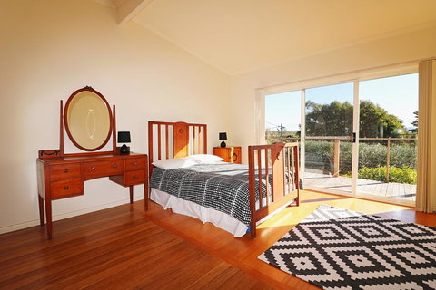 Surfside - Geraldton Accommodation 3