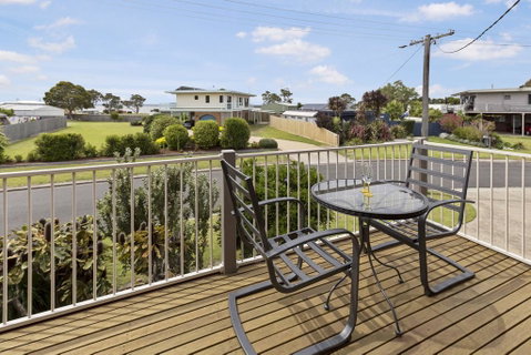 Tanjil - A Stroll From The Water In Paynesville - Geraldton Accommodation 1