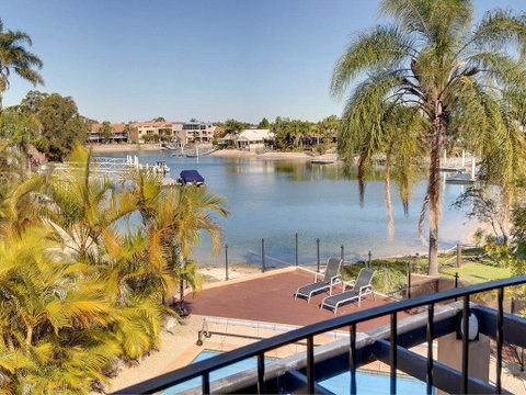 Tarcoola 41 - 5 BDRM Canal Home With Pool - Geraldton Accommodation 3