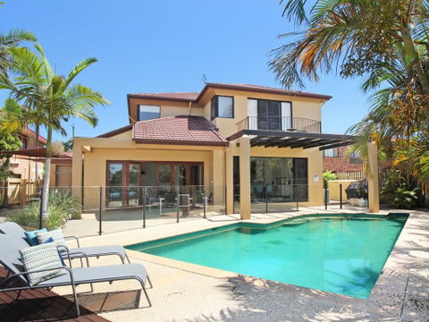 Tarcoola 41 - 5 BDRM Canal Home With Pool - Geraldton Accommodation 0