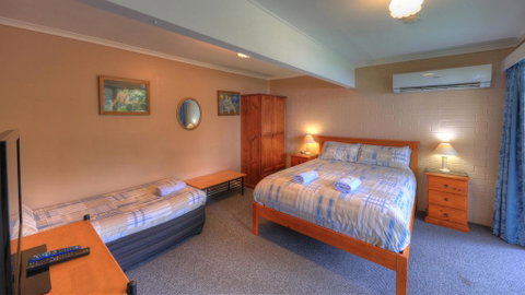 The 2C's Bed & Breakfast - Geraldton Accommodation 0
