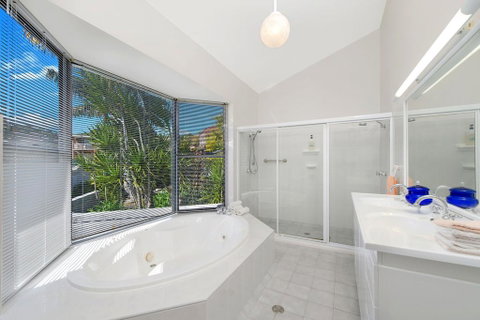 The Atrium, 11 Kentia Close - Geraldton Accommodation 3