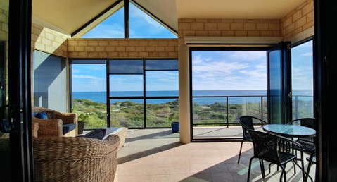 The Beach House - Port Bouvard - Geraldton Accommodation 0