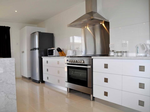 170 Hazards View - Unit 1 - Geraldton Accommodation 6