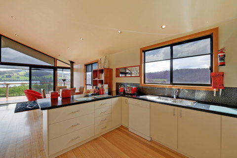Moon River - Geraldton Accommodation 5