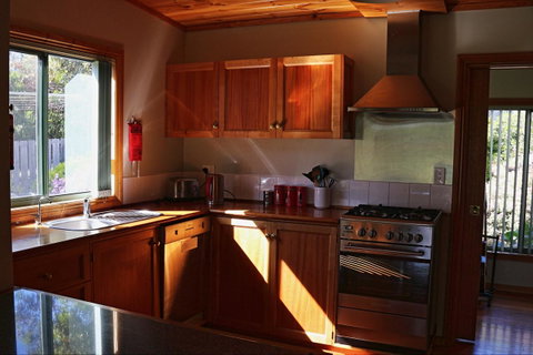 Hazards Beach House - Geraldton Accommodation 4