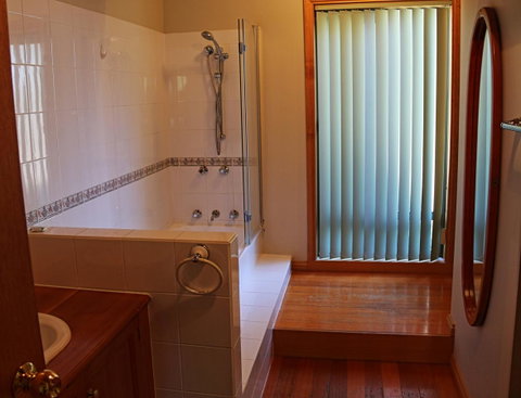 Hazards Beach House - Geraldton Accommodation 9