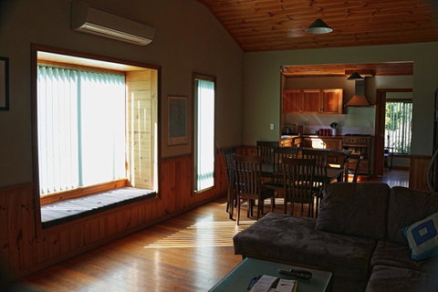 Hazards Beach House - Geraldton Accommodation 6