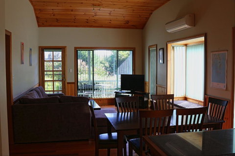 Hazards Beach House - Geraldton Accommodation 8