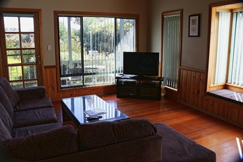 Hazards Beach House - Geraldton Accommodation 7