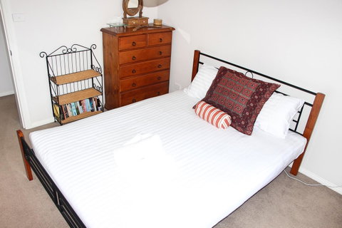 Front Row Beachfront - Geraldton Accommodation 10