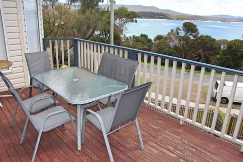 Front Row Beachfront - Geraldton Accommodation 2