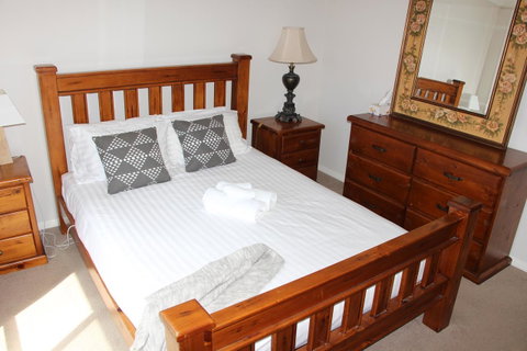 Front Row Beachfront - Geraldton Accommodation 8