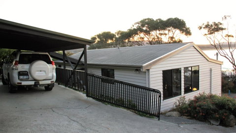 KINGFISHER COTTAGE Beachfront At The Binalong Bay - Geraldton Accommodation 21