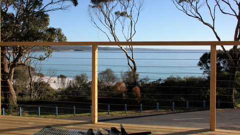 KINGFISHER COTTAGE Beachfront At The Binalong Bay - Geraldton Accommodation 6
