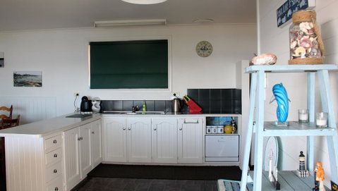 KINGFISHER COTTAGE Beachfront At The Binalong Bay - Geraldton Accommodation 20