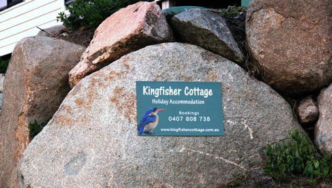 KINGFISHER COTTAGE Beachfront At The Binalong Bay - Geraldton Accommodation 15