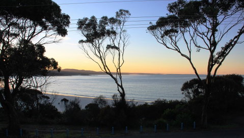 KINGFISHER COTTAGE Beachfront At The Binalong Bay - Geraldton Accommodation 19