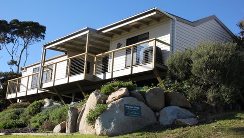 KINGFISHER COTTAGE Beachfront At The Binalong Bay - Geraldton Accommodation 0