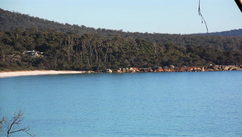 KINGFISHER COTTAGE Beachfront At The Binalong Bay - Geraldton Accommodation 12