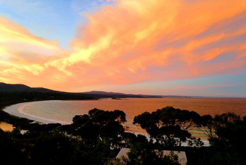 DOLPHIN LOOKOUT COTTAGE - Amazing Views Of The Bay Of Fires - Geraldton Accommodation 0