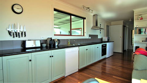 DOLPHIN LOOKOUT COTTAGE - Amazing Views Of The Bay Of Fires - Geraldton Accommodation 5