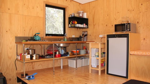 BAY OF FIRES ECO HUT Off Grid Experience At Binalong Bay - Geraldton Accommodation 9