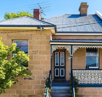 WEST NEST  Classic 3BR Hobart Terrace BEST Location View Close to City - Geraldton Accommodation