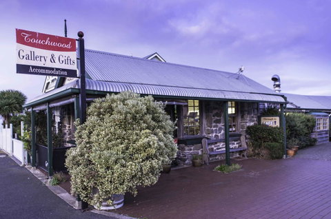 Touchwood Cottages - Geraldton Accommodation 6