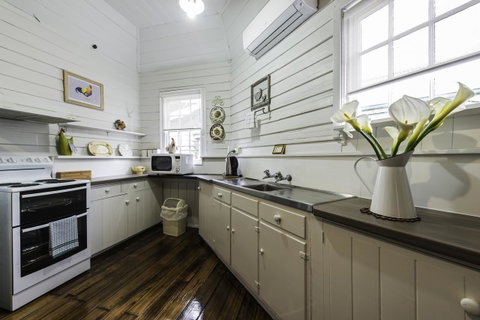 Touchwood Cottages - Geraldton Accommodation 12