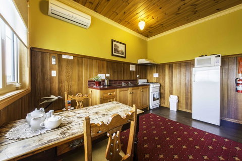 Touchwood Cottages - Geraldton Accommodation 39
