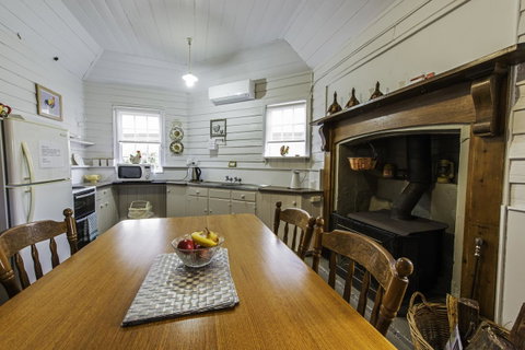 Touchwood Cottages - Geraldton Accommodation 14