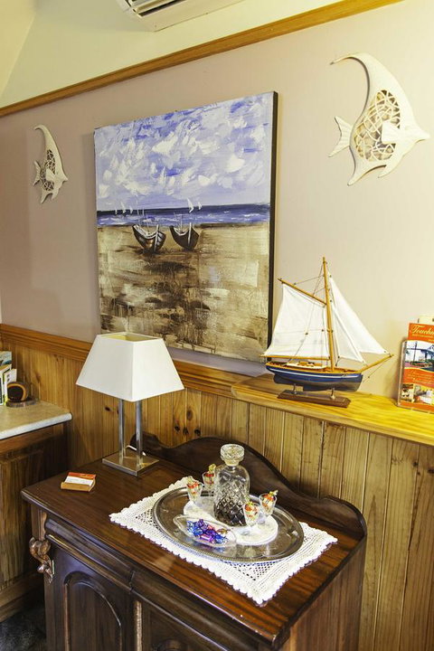 Touchwood Cottages - Geraldton Accommodation 7