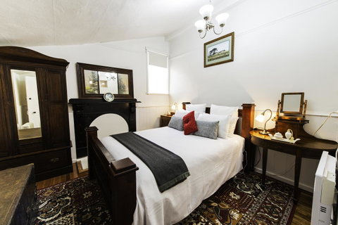 Touchwood Cottages - Geraldton Accommodation 13
